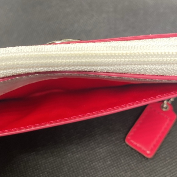 🩷🤍COACH🩷🤍RARE Pink/White Ombre Wristlet/Like New - Picture 6 of 6
